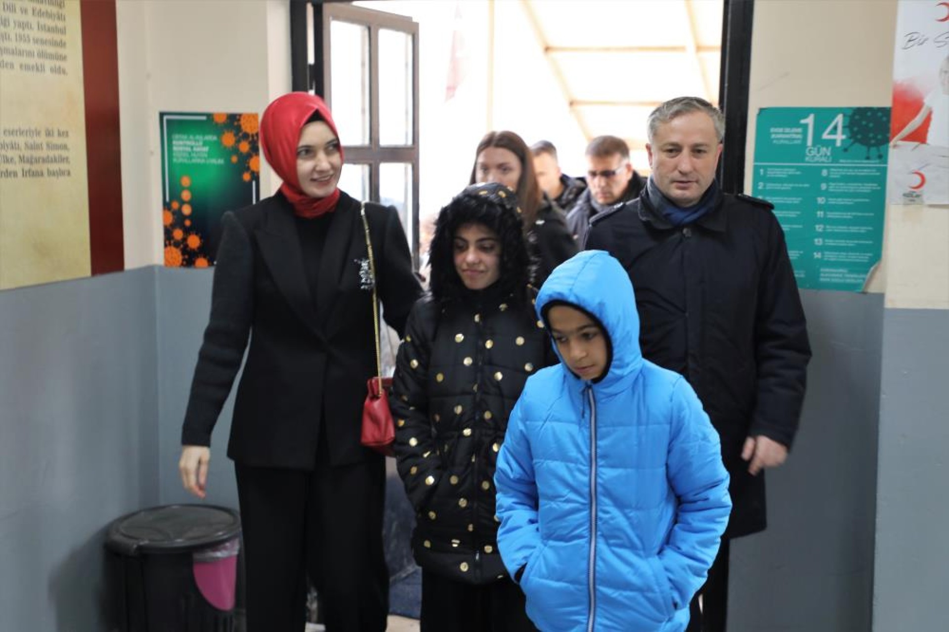 images/news/213/l/Ağrı'da,_Okulum_Beni_Bekler_Projesi_ile_853_çocuk_yeniden_sıralara_oturdu2.jpg