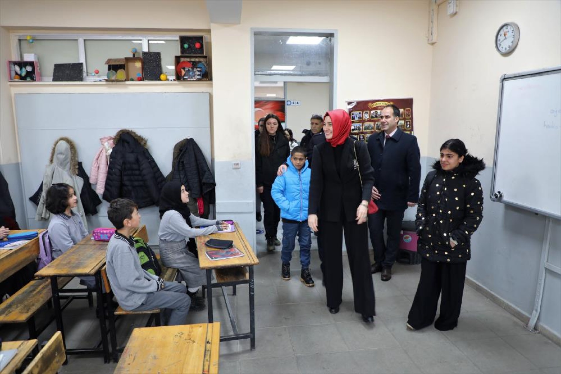 images/news/213/l/Ağrı'da,_Okulum_Beni_Bekler_Projesi_ile_853_çocuk_yeniden_sıralara_oturdu4.jpg