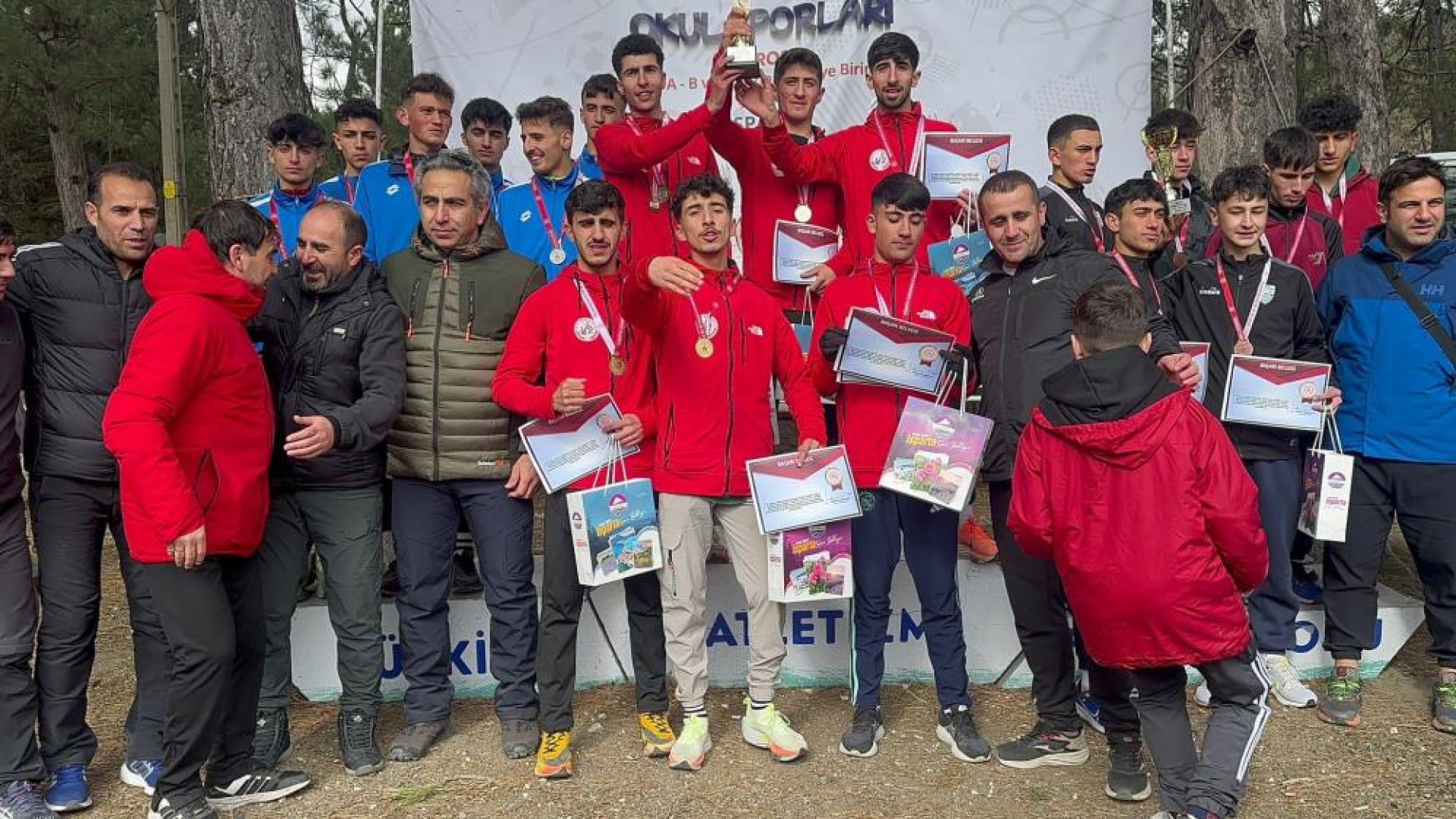 images/news/288/l/Ağrı_Spor_Lisesi,_Okullar_Kros_Türkiye_Şampiyonu_oldu3.jpg