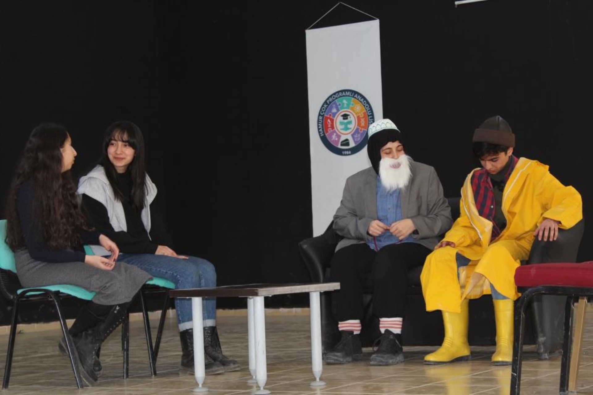 images/news/397/l/Hamur_Kaymakamı_Yıldırım,_tiyatro,_kan_bağışı_ve_ziyaretlerle_ilçede_renkli_günler_yaşattı2.jpg