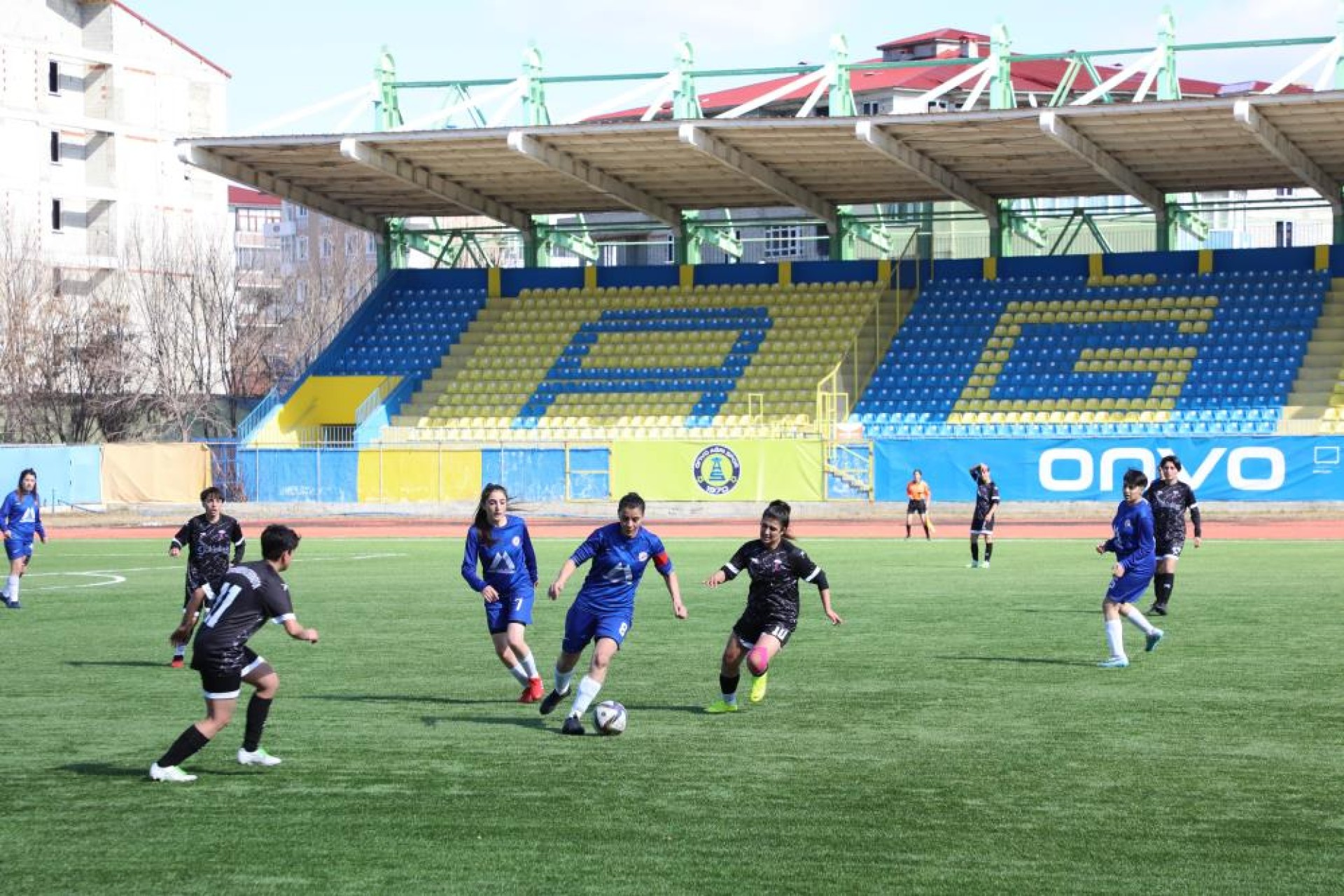 images/news/430/l/Ağrı'da_erken_yaşta_evliliklere_karşı_futbol_oynayan_kızlar_şampiyonluğa_koşuyor1.jpg