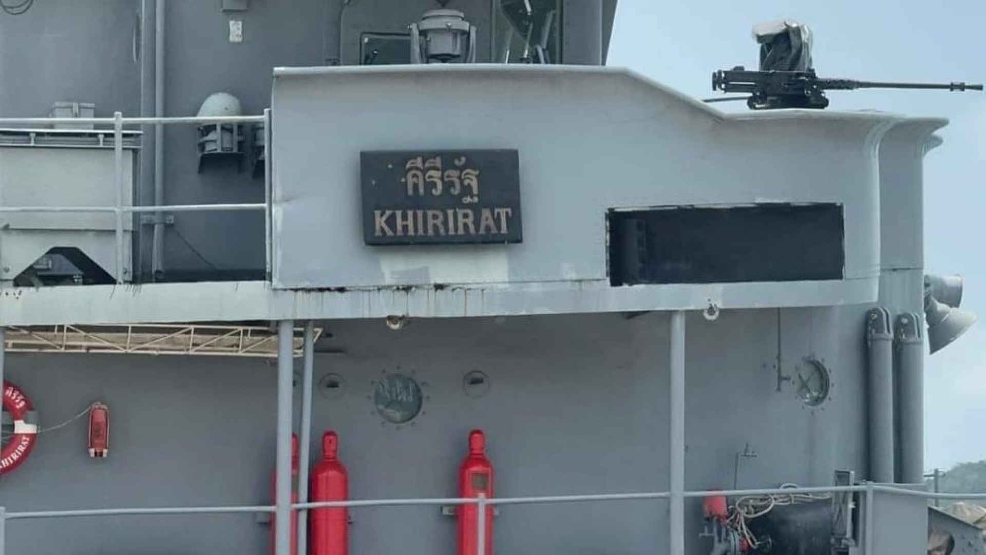 images/news/447/l/Tayland’da_savaş_gemisinden_kazayla_ateşlenen_top_mermisi_başka_bir_gemiye_isabet_etti2.jpg
