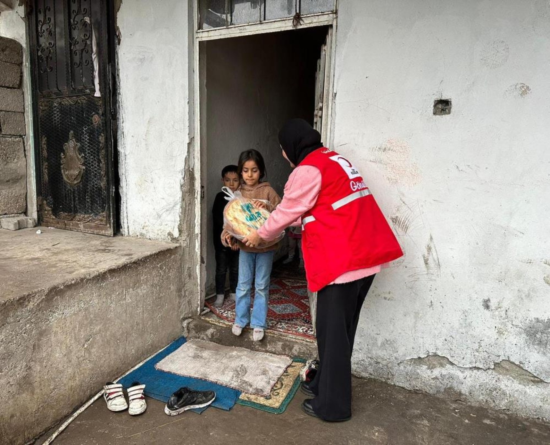 images/news/457/l/Ağrı’da_“Bir_sınıf_Bir_Koli”_projesi_ile_iftar_sofraları_doluyor1.jpg