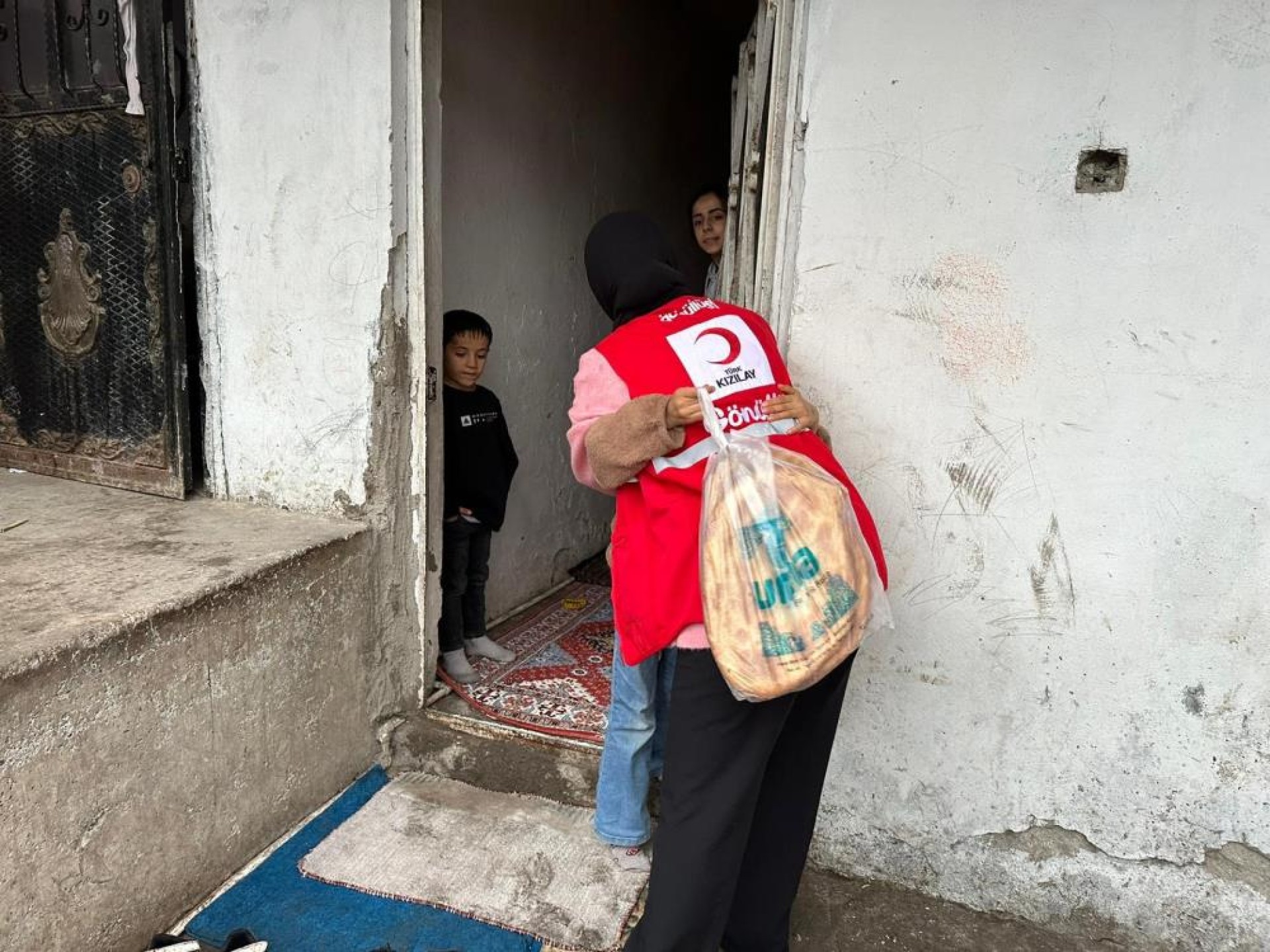 images/news/457/l/Ağrı’da_“Bir_sınıf_Bir_Koli”_projesi_ile_iftar_sofraları_doluyor3.jpg