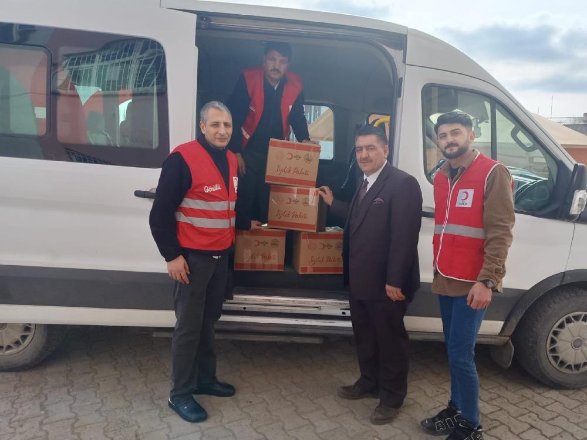 images/news/457/l/Ağrı’da_“Bir_sınıf_Bir_Koli”_projesi_ile_iftar_sofraları_doluyor4.jpg