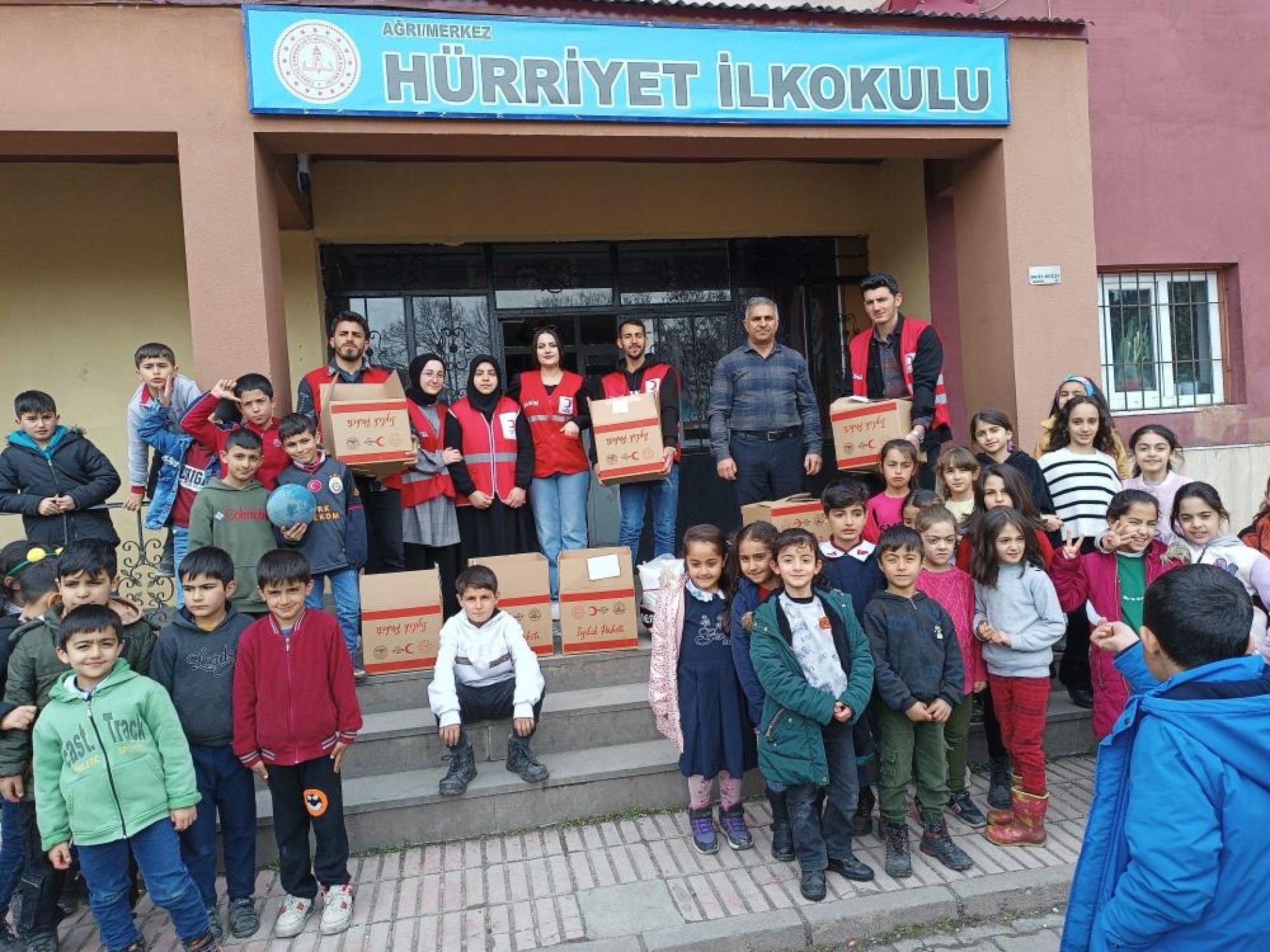 images/news/457/l/Ağrı’da_“Bir_sınıf_Bir_Koli”_projesi_ile_iftar_sofraları_doluyor5.jpg