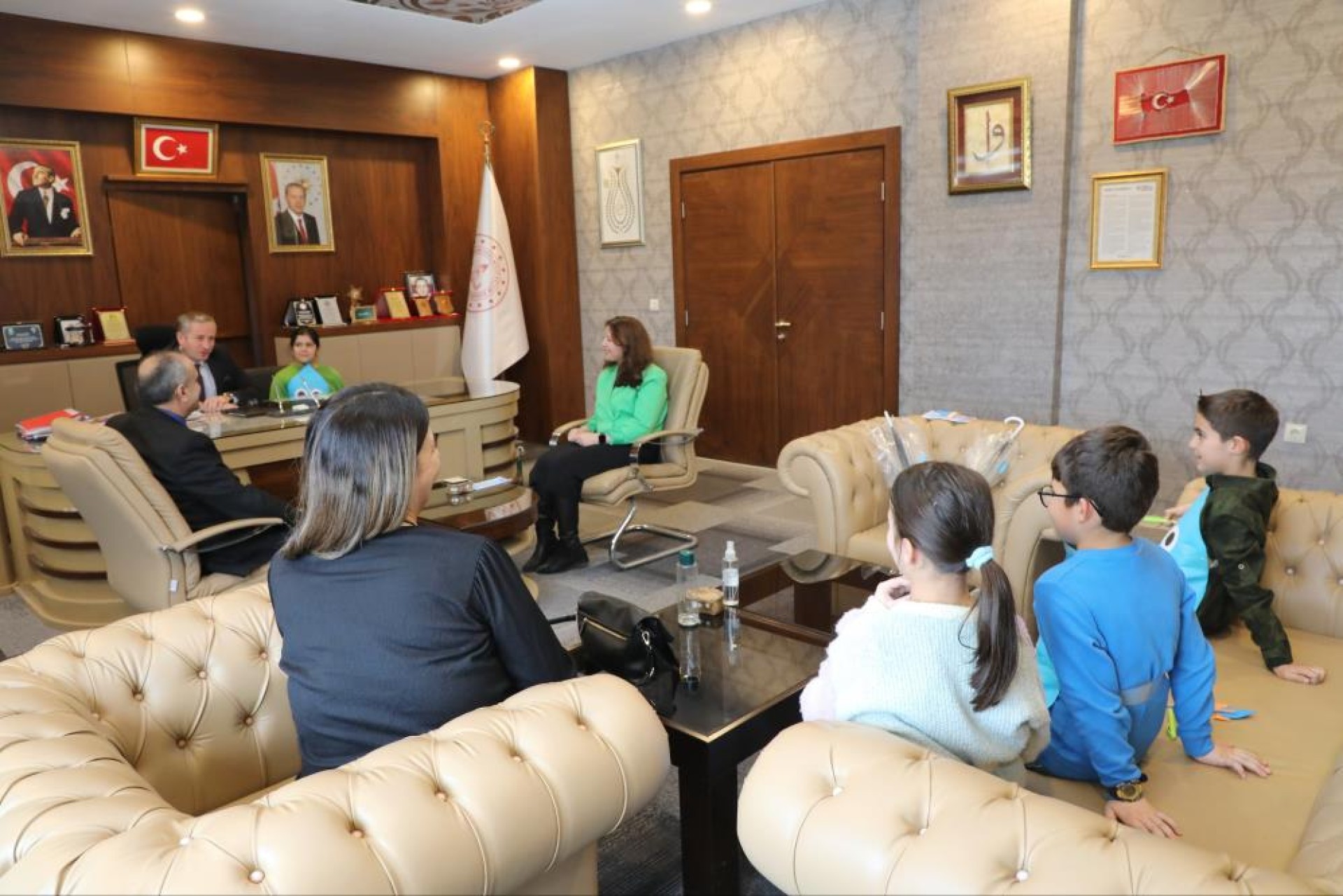 images/news/471/l/Ağrı'da_Dünya_Su_Günü'nde_öğrenciler_Milli_Eğitim_Müdürü_Kökrek_ile_buluştu4.jpg