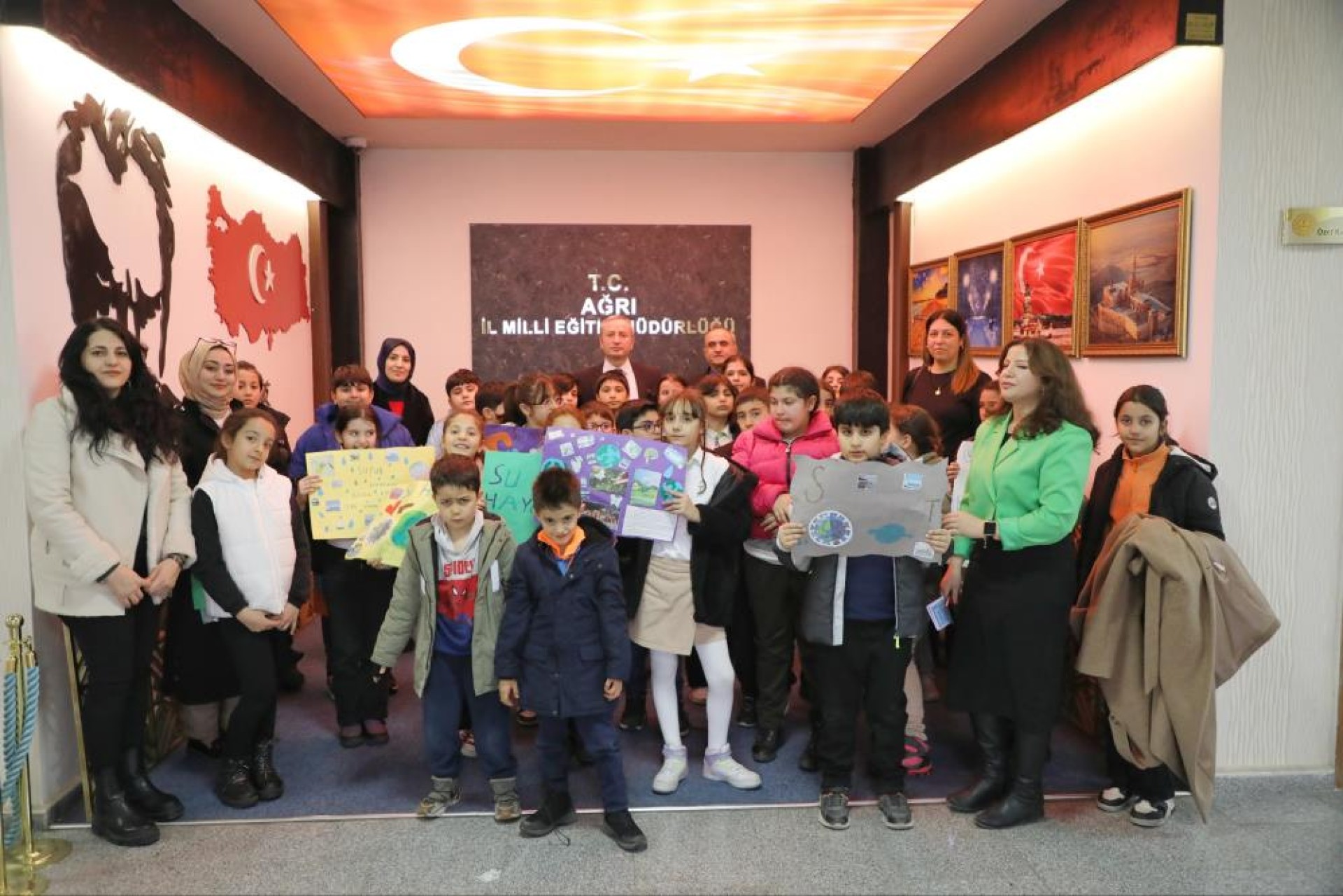 images/news/471/l/Ağrı'da_Dünya_Su_Günü'nde_öğrenciler_Milli_Eğitim_Müdürü_Kökrek_ile_buluştu5.jpg