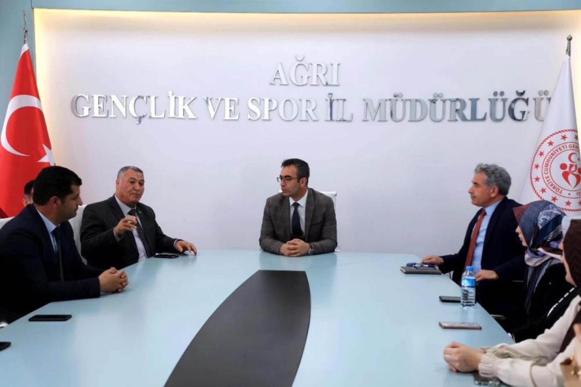 images/news/592/l/Ağrı_Gençlik_ve_Spor_İl_Müdürü_Din,_yurt_müdürleri_ile_buluştu1.jpg