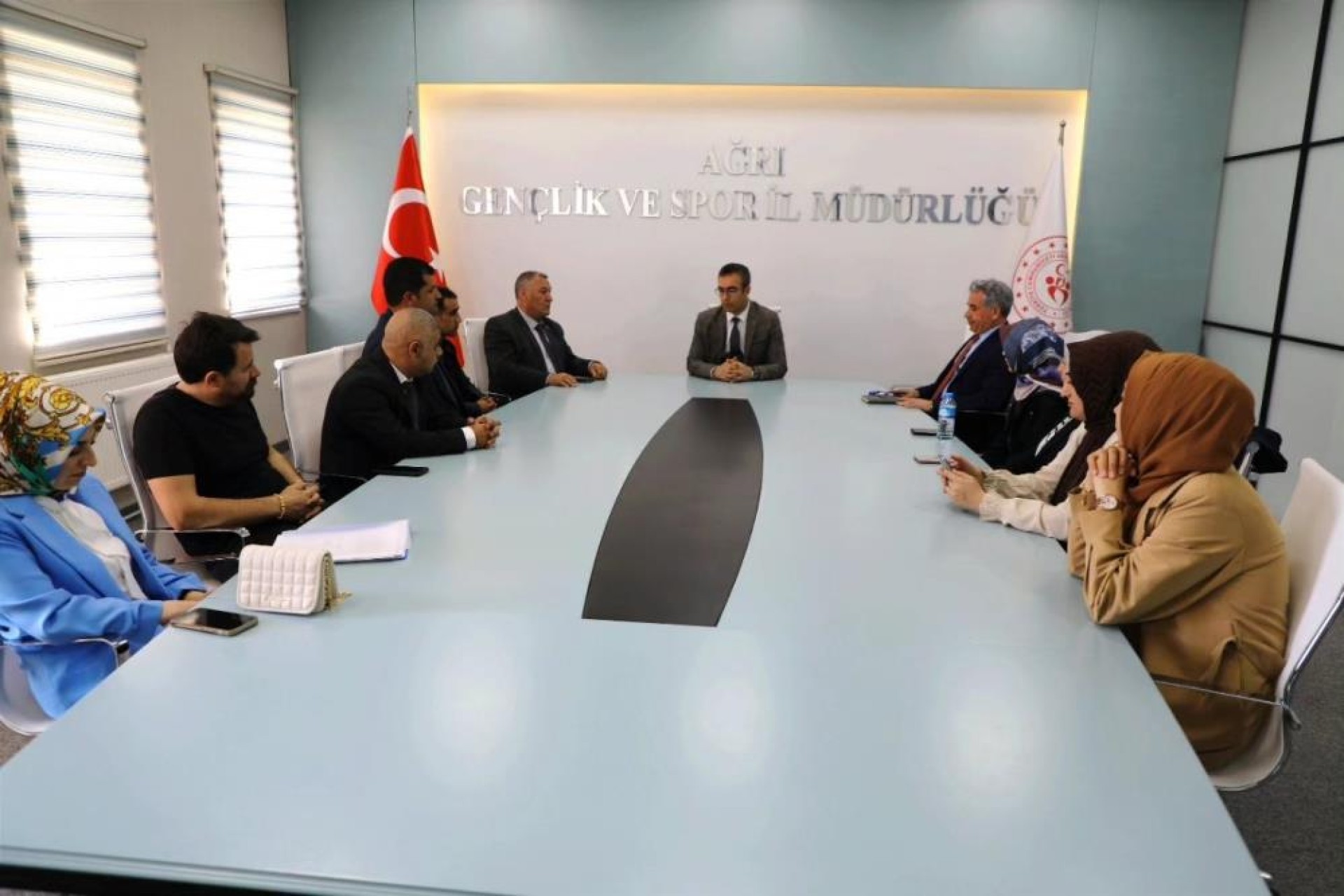 images/news/592/l/Ağrı_Gençlik_ve_Spor_İl_Müdürü_Din,_yurt_müdürleri_ile_buluştu3.jpg