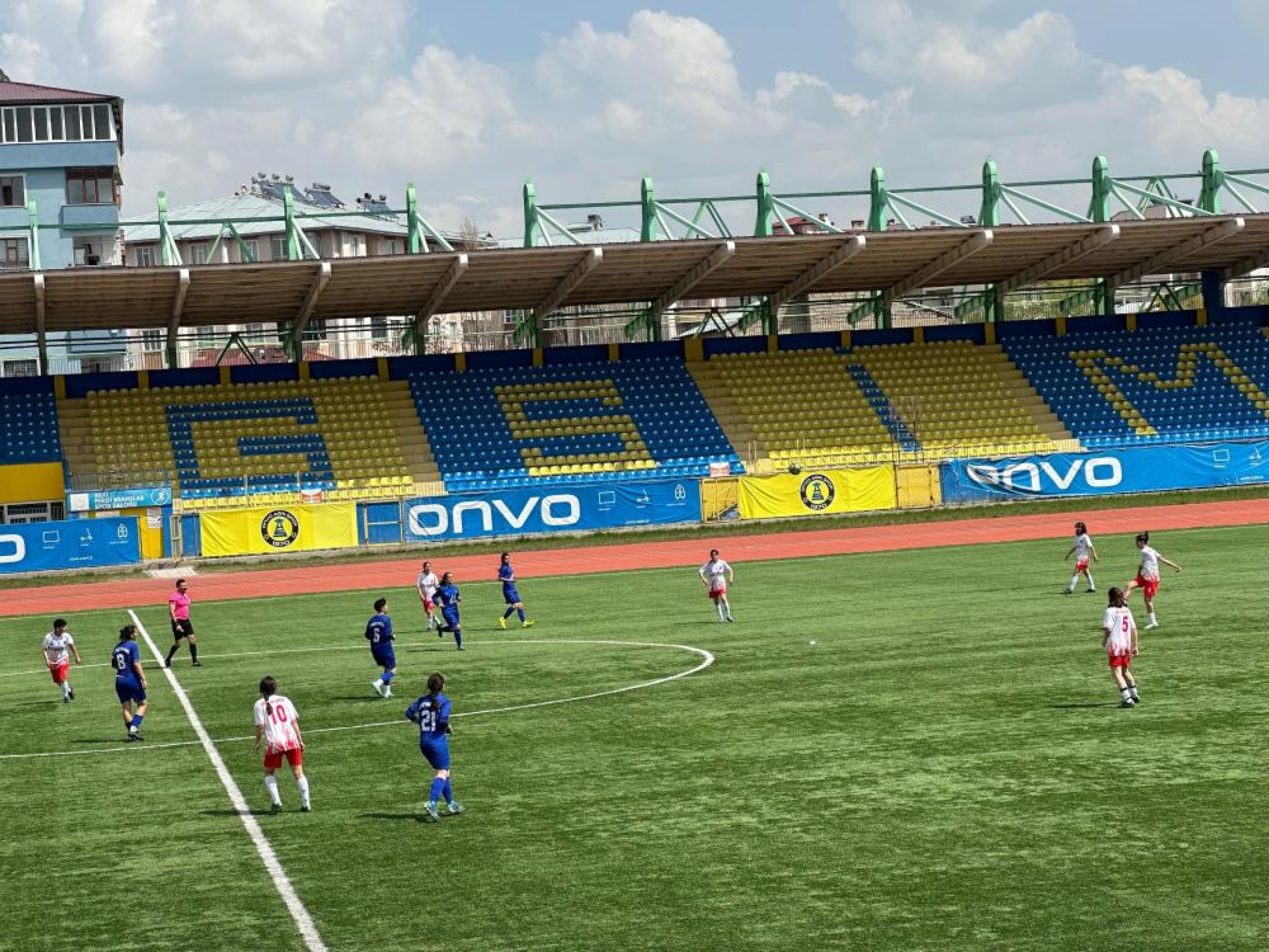 images/news/594/l/Ağrı_Aile_ve_Sosyal_Hizmetler_Spor,_2._Lig_yolunda_emin_adımlarla_ilerliyor2.jpg