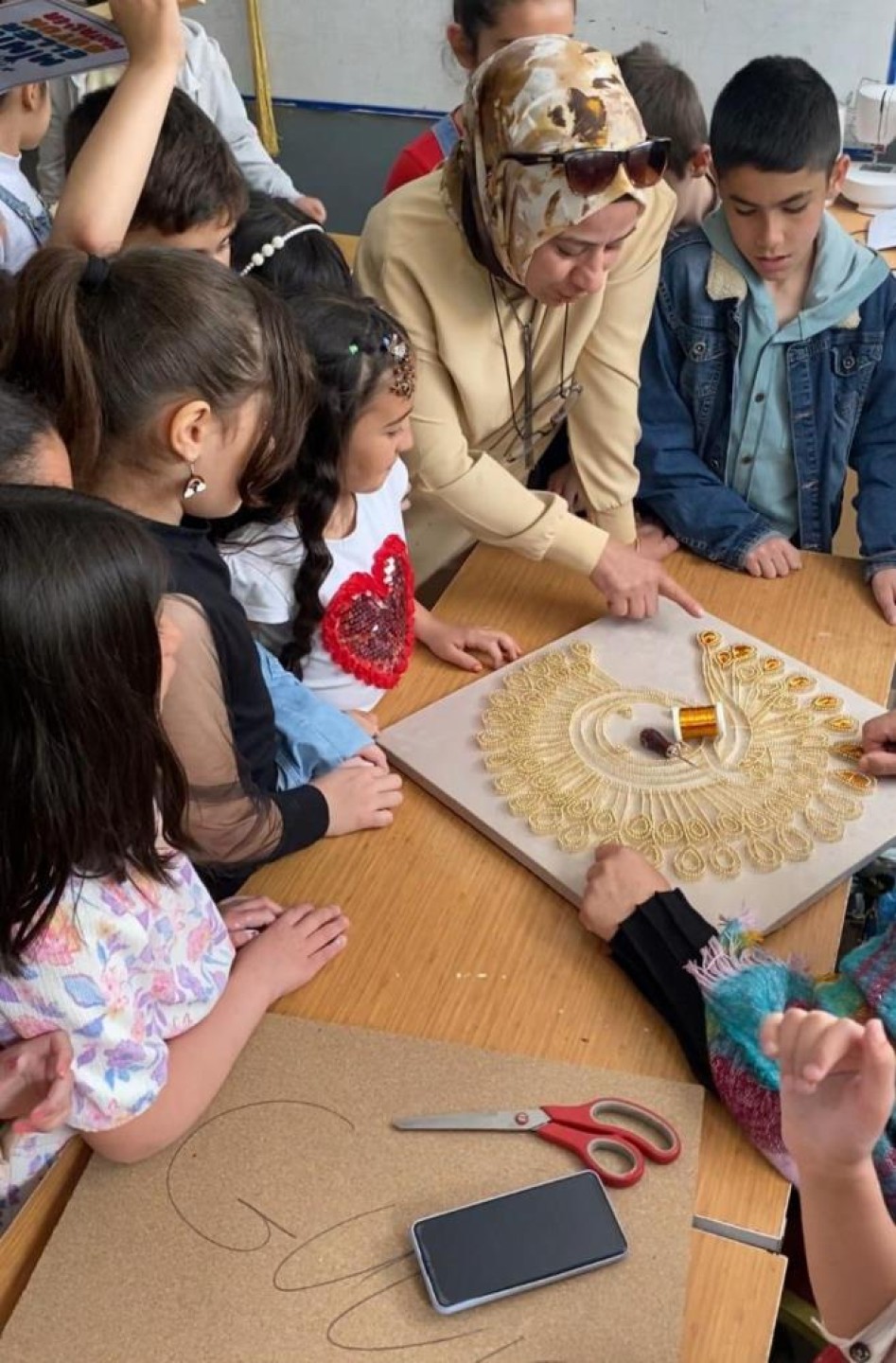 images/news/609/l/Ağrı'da_çocuklar_Minik_Eller,_Büyük_Hayaller_ile_el_sanatlarına_uzanıyor4.jpg