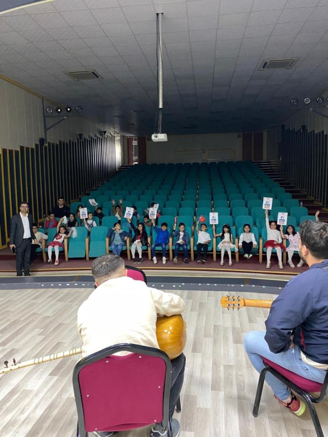 images/news/609/l/Ağrı'da_çocuklar_Minik_Eller,_Büyük_Hayaller_ile_el_sanatlarına_uzanıyor6.jpg