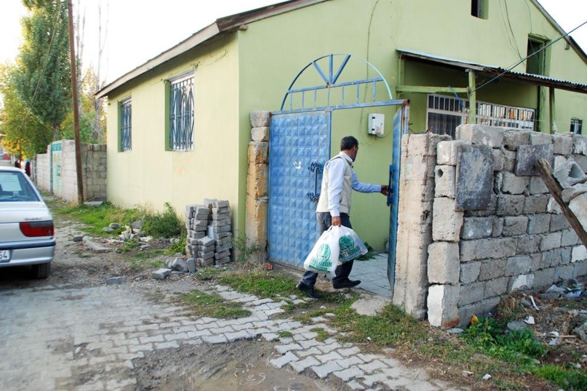 images/news/622/l/Ağrı_Umut_Kervanı_Derneği,_ihtiyaç_sahibine_aileleri_yalnız_bırakmıyor1.jpg