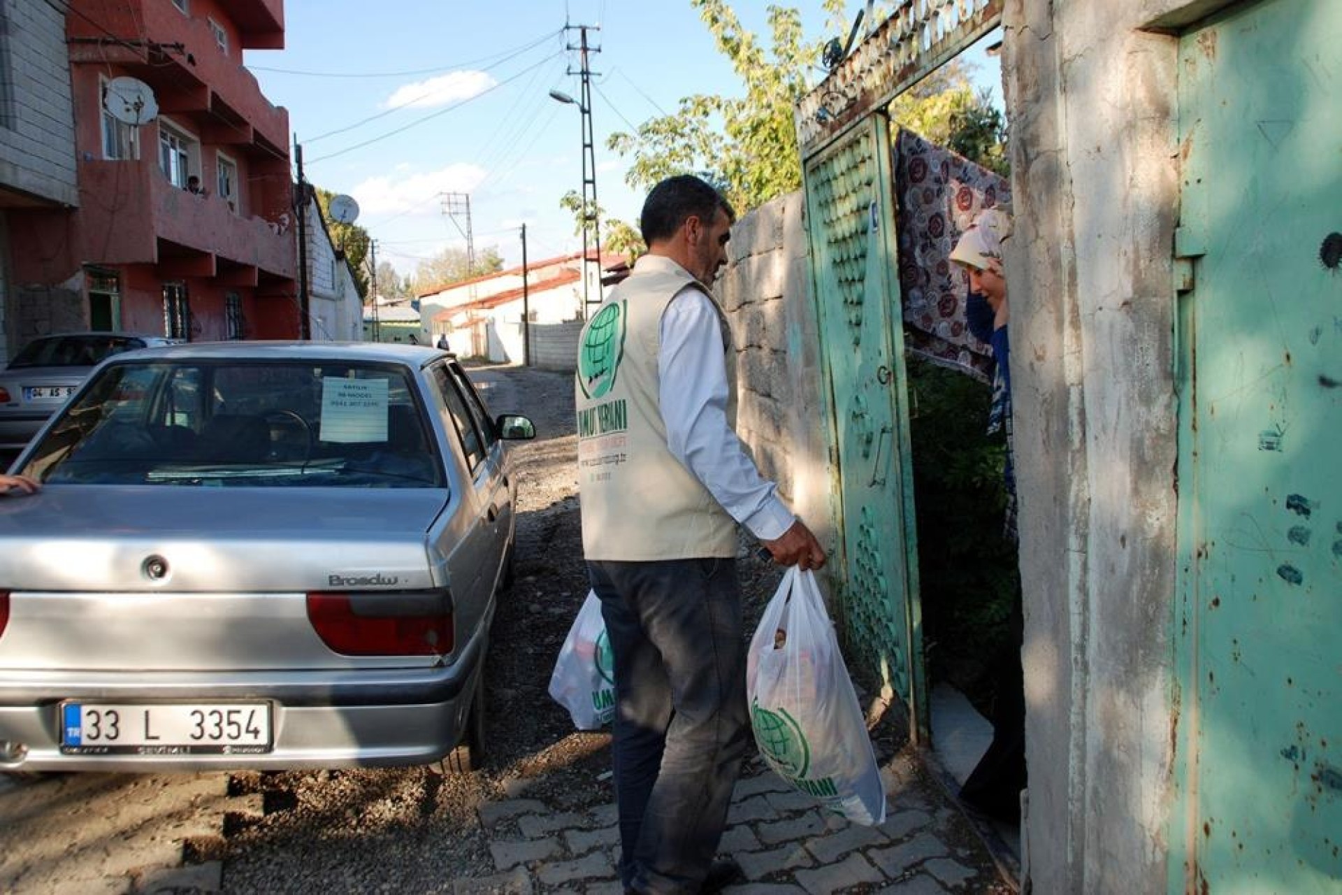 images/news/622/l/Ağrı_Umut_Kervanı_Derneği,_ihtiyaç_sahibine_aileleri_yalnız_bırakmıyor2.jpg