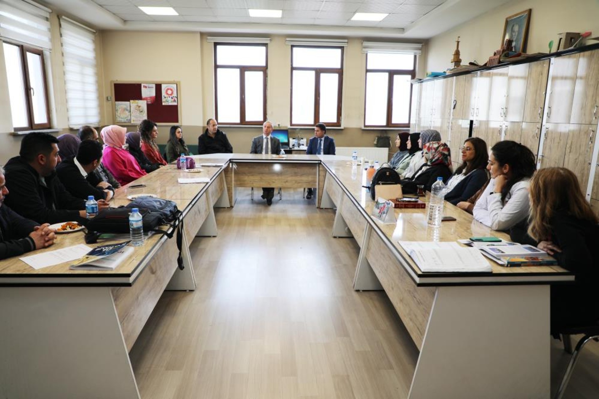 images/news/653/l/Ağrı_Milli_Eğitim_Müdürü_Kökrek,_öğretmenlere_Türkiye_Yüzyılı_Maarif_Modelini_anlattı2.jpg