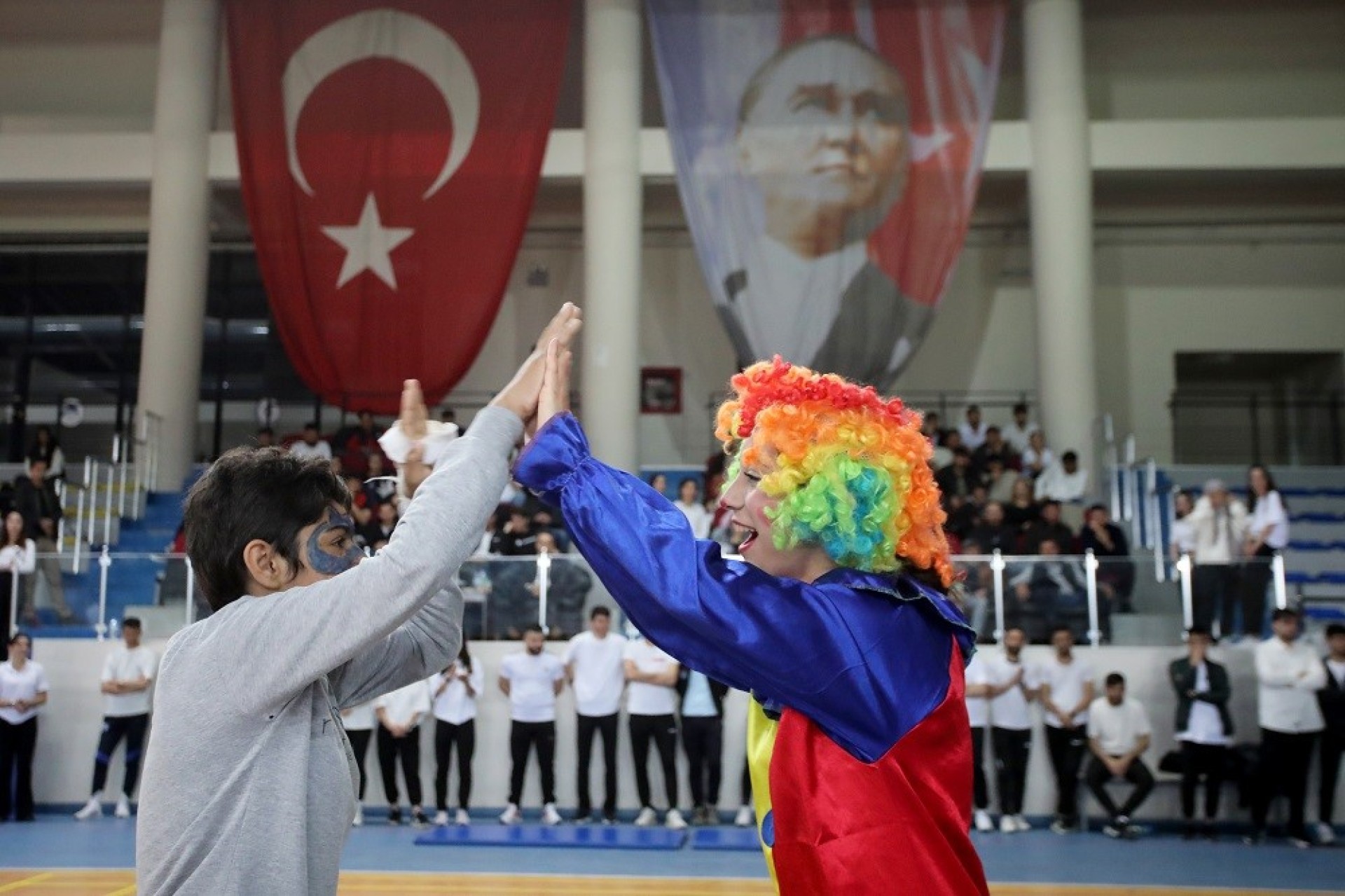 images/news/655/l/Prof._Dr._Karabulut_Asıl_engelli_fiziksel_olanlar_değil,_düşünce_dünyasındaki_engelleri_aşamayanlardır3.jpg