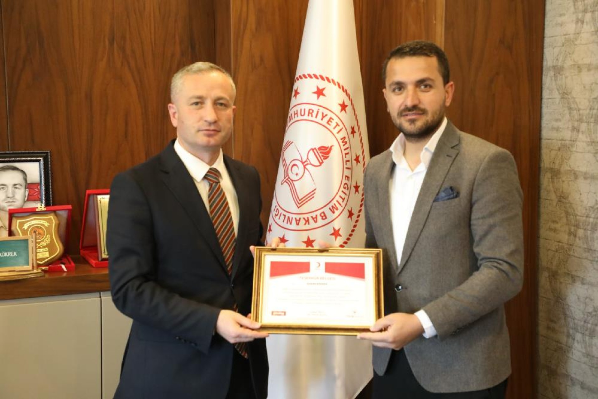 images/news/668/l/Ağrı'da_Bir_Sınıf_Bir_Koli_projesinde_rekor_bağışla_3500_yardım_kolisi_ihtiyaç_sahiplerine_umut_oldu1.jpg