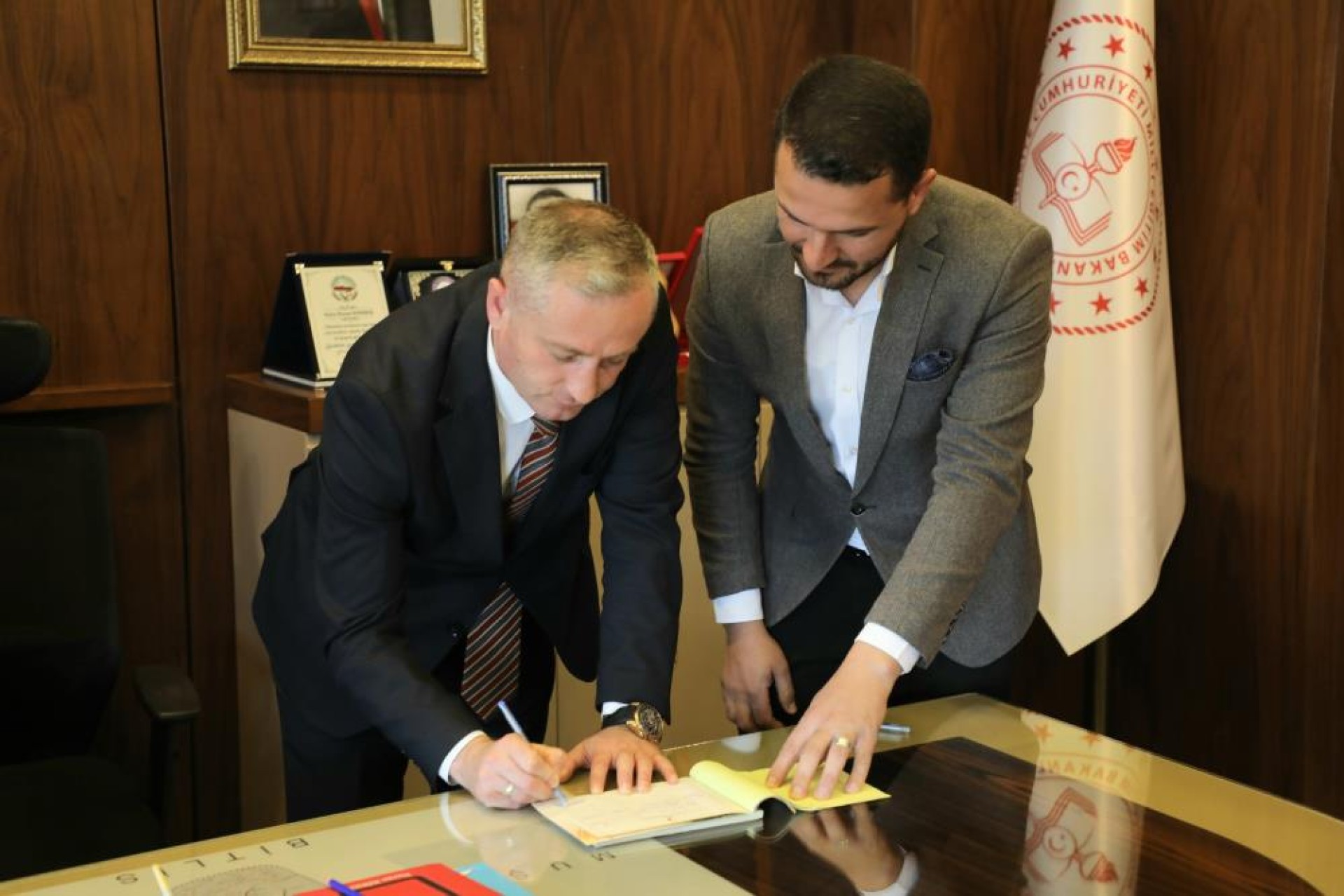 images/news/668/l/Ağrı'da_Bir_Sınıf_Bir_Koli_projesinde_rekor_bağışla_3500_yardım_kolisi_ihtiyaç_sahiplerine_umut_oldu4.jpg