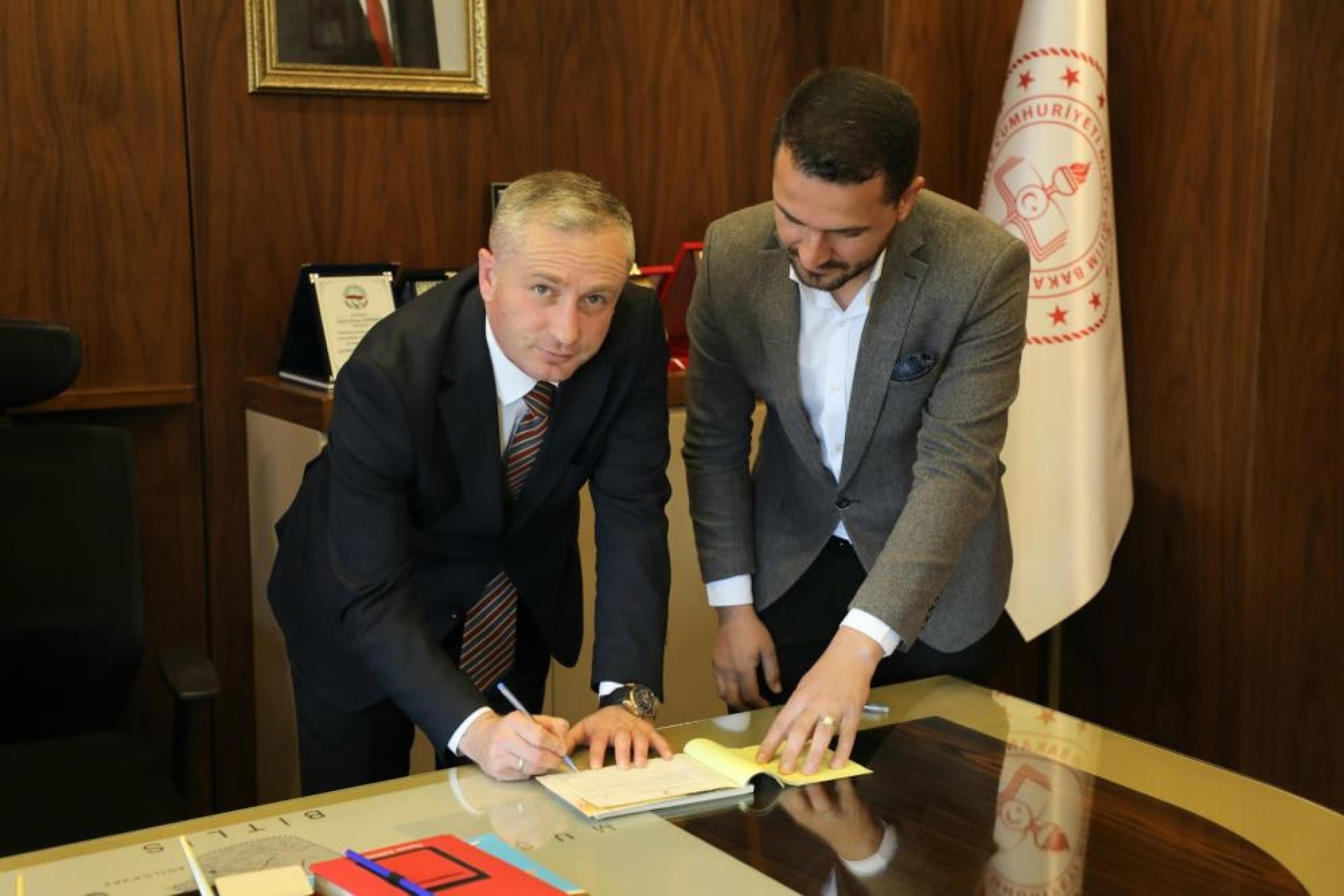images/news/668/l/Ağrı'da_Bir_Sınıf_Bir_Koli_projesinde_rekor_bağışla_3500_yardım_kolisi_ihtiyaç_sahiplerine_umut_oldu5.jpg