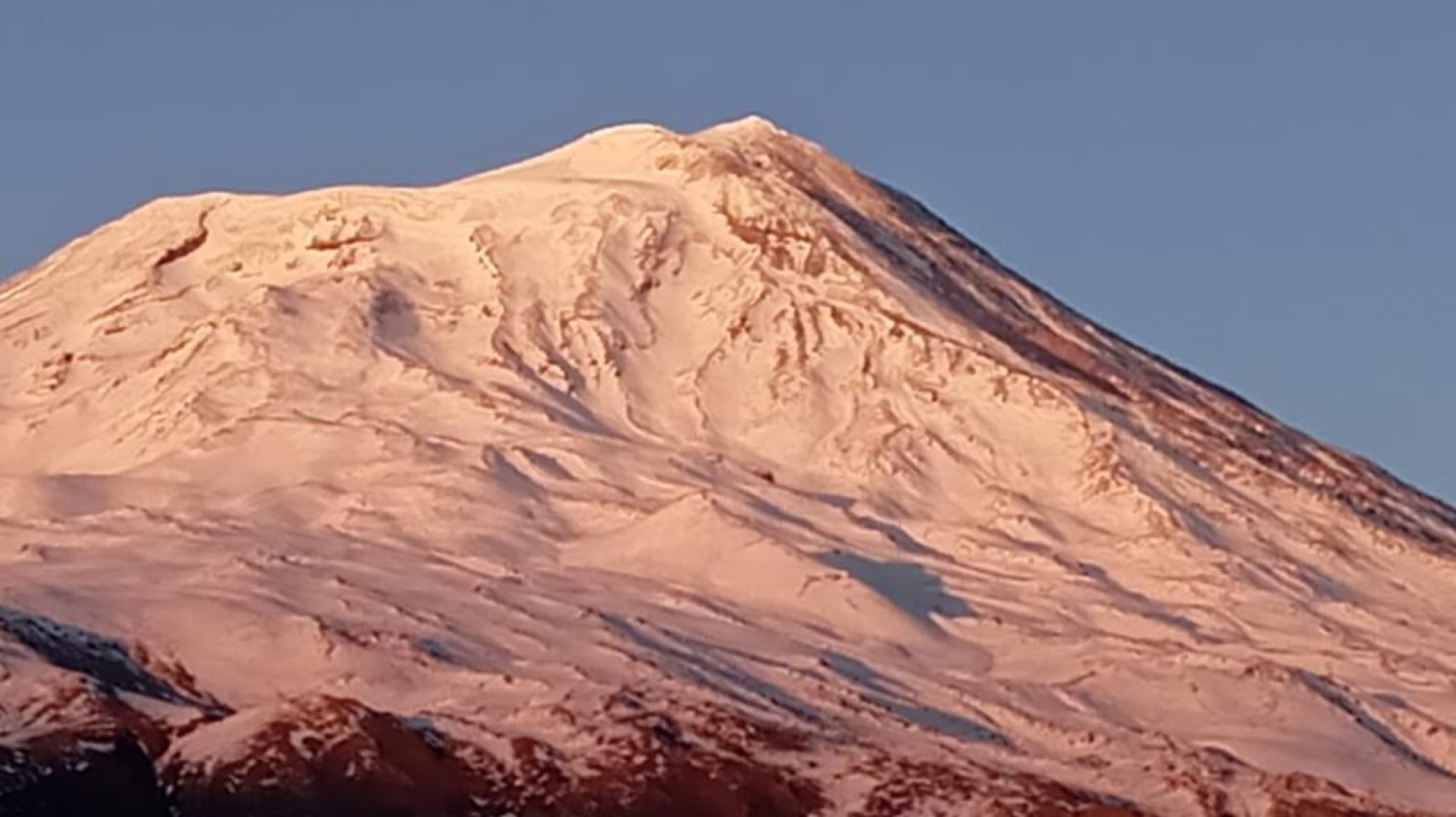 images/news/669/l/Doğubayazıt'ta_5_bin_meyve_ağacının_bulunduğu_bahçe_bungalov_evleri_ile_turistleri_ağırlıyor10.jpg