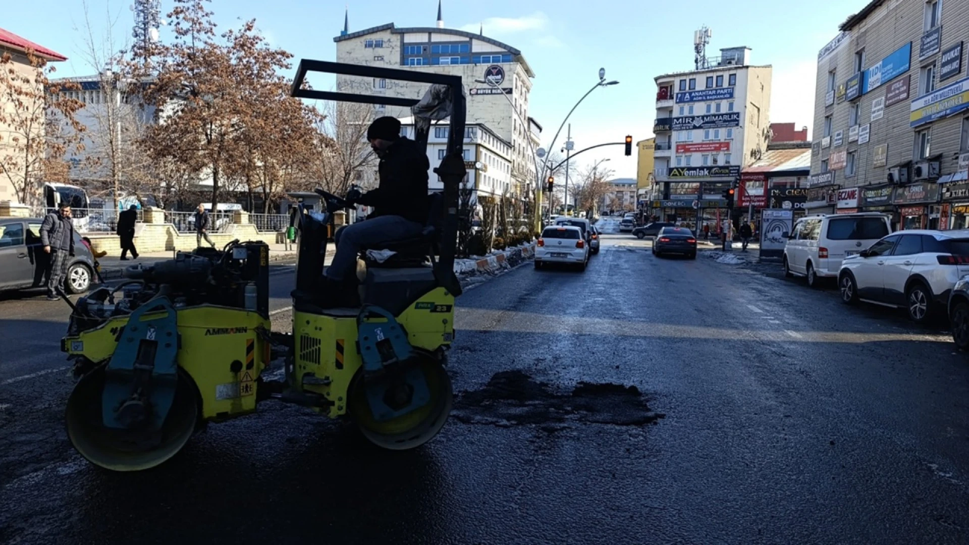 Ağrı’da Yol Mesaisi, Belediye Ekipleri Konforlu Ulaşım İçin Sahada