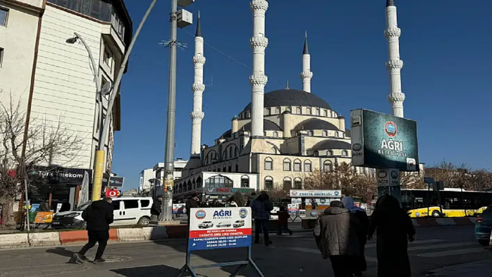 Ağrı’da Aralık Ayı Alışılmış Düzenini Bozdu Kar Yerine Güneş Hakim Oldu